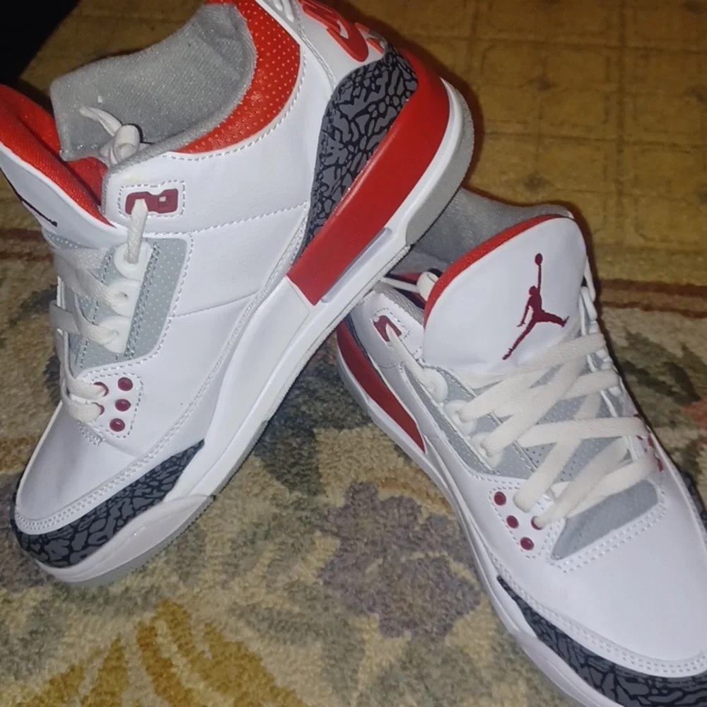 Jordan 3s - Picture 3 of 8